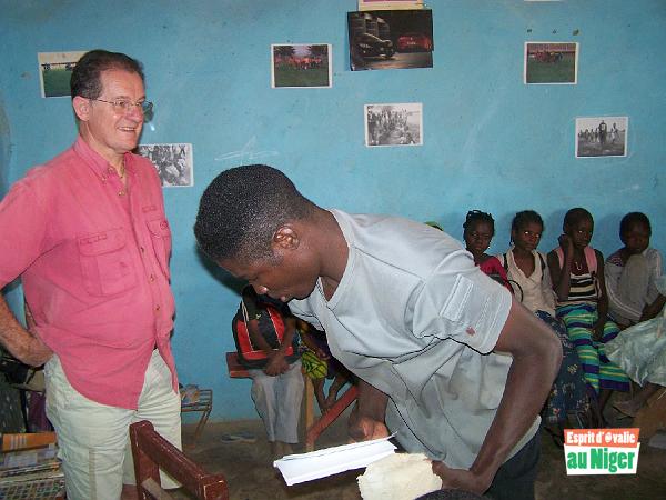 100_4500.jpg - Matériel scolaire, paramédical et sportif