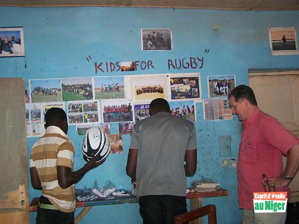 100_4501.jpg - Matériel scolaire, paramédical et sportif