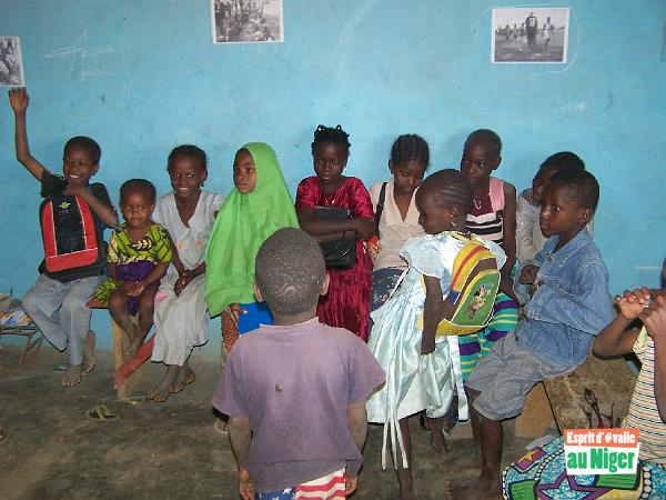 100_4503.jpg - Matériel scolaire, paramédical et sportif