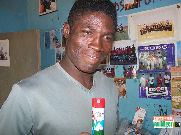 100_4511.jpg - Matériel scolaire, paramédical et sportif