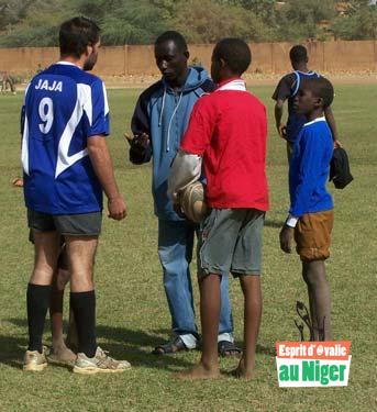 photo-4.jpg - Le toss, avec les arbitres et les capitaines