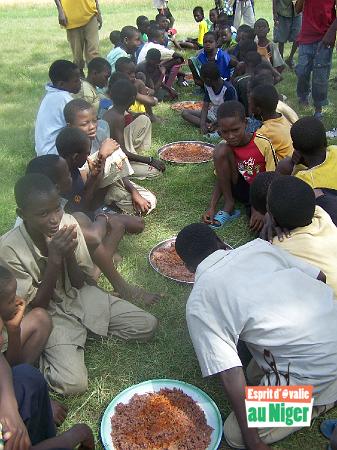 100_3290.jpg - Repas de fin de tournoi